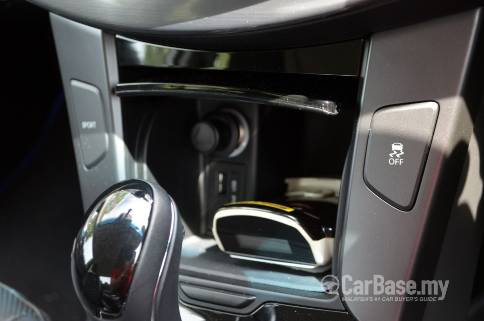 Hyundai i40 Sedan VF (2013) Interior