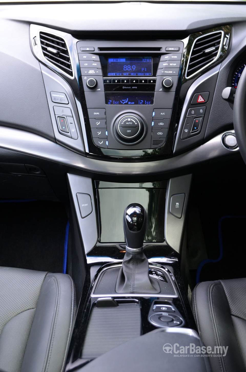 Hyundai i40 Sedan VF (2013) Interior