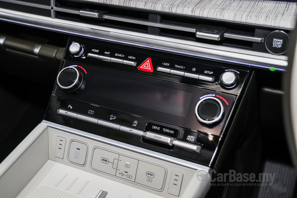 Hyundai Santa Fe MX5 (2025) Interior