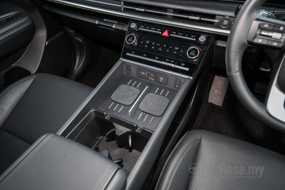 Hyundai Santa Fe MX5 (2025) Interior