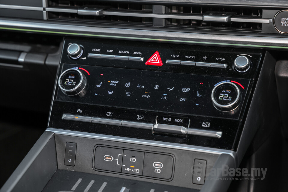 Hyundai Santa Fe MX5 (2025) Interior