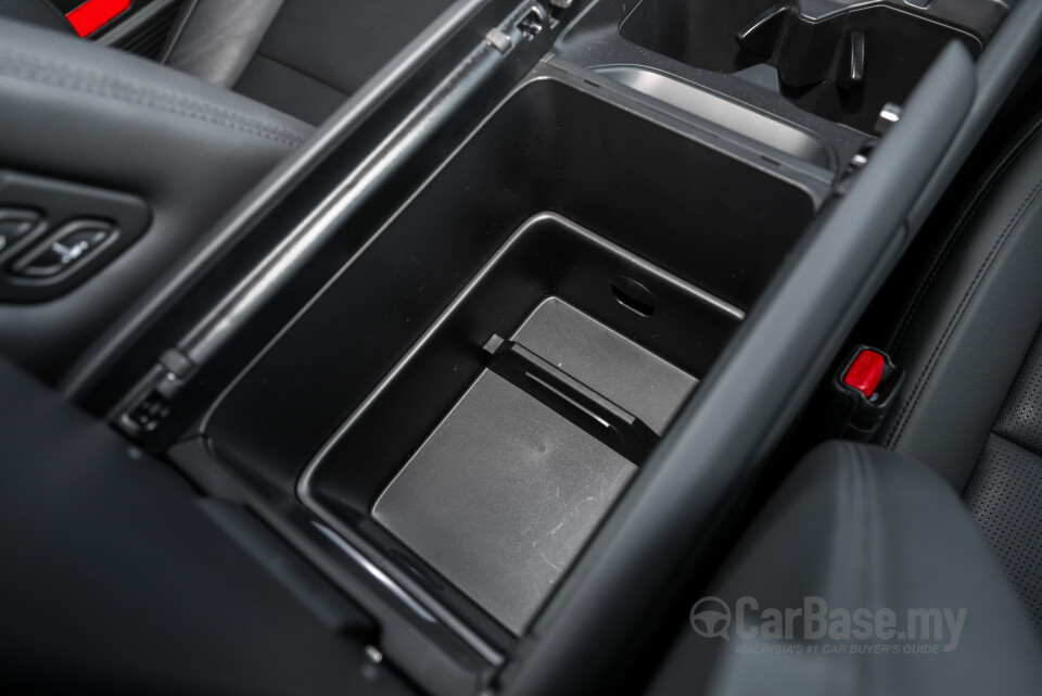 Hyundai Santa Fe MX5 (2025) Interior