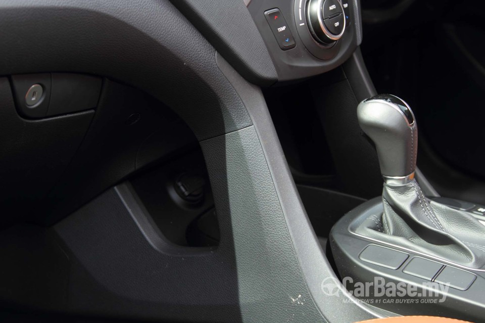 Hyundai Santa Fe DM (2013) Interior