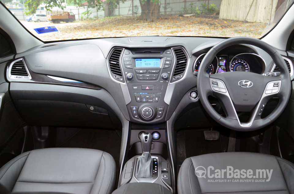 Hyundai Santa Fe DM (2013) Interior