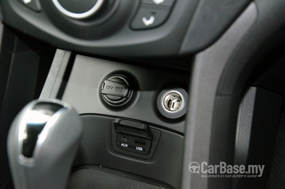 Hyundai Santa Fe DM (2013) Interior