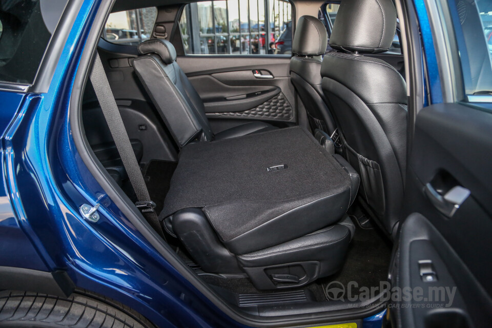 Perodua Aruz D38L (2019) Interior