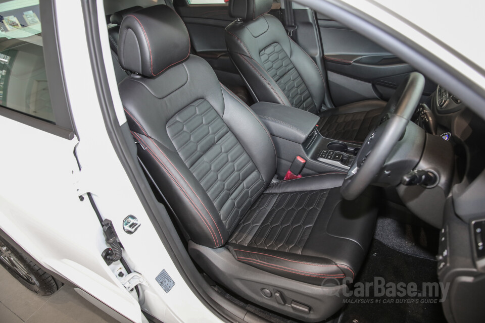 Toyota Camry XV70 Facelift (2022) Interior