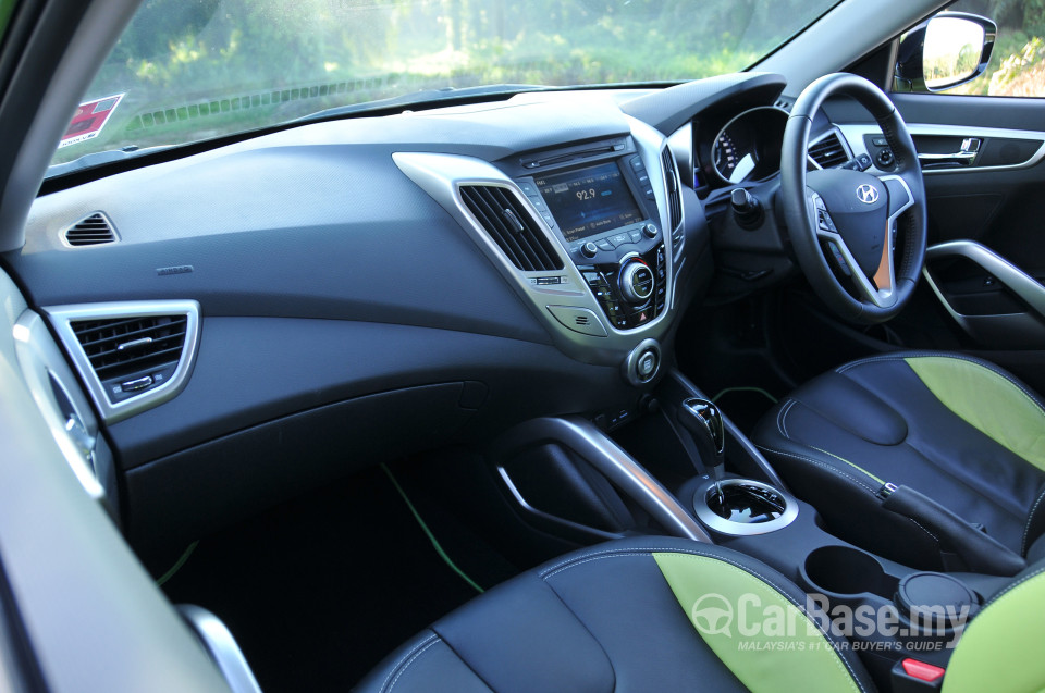 Hyundai Veloster Mk1  (2012) Interior