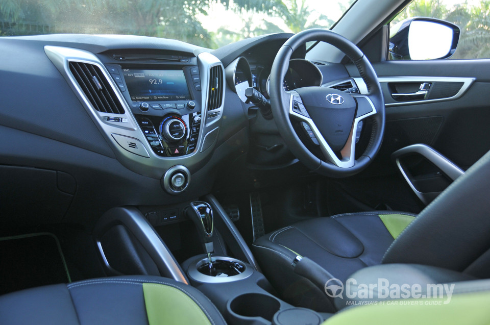 Hyundai Veloster Mk1  (2012) Interior