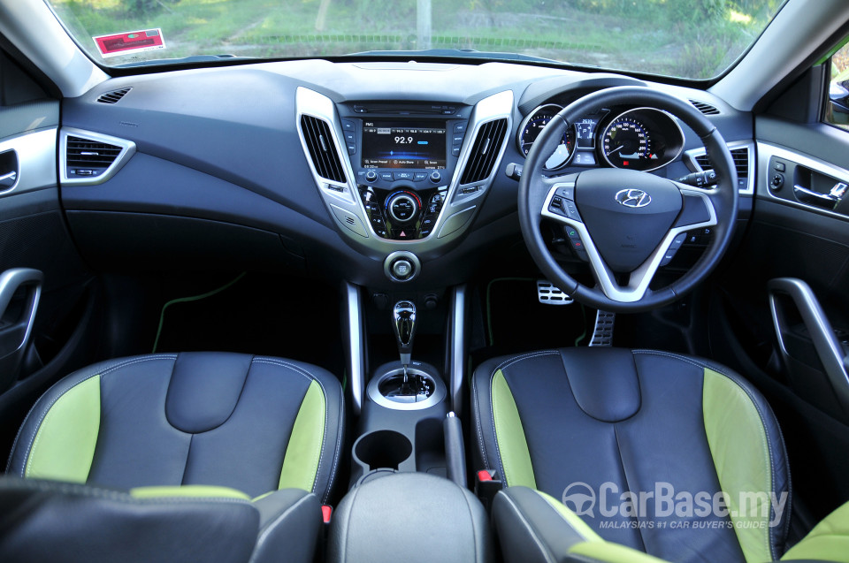 Hyundai Veloster Mk1  (2012) Interior