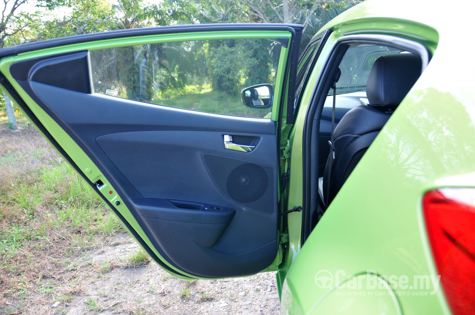 Hyundai Veloster Mk1  (2012) Interior