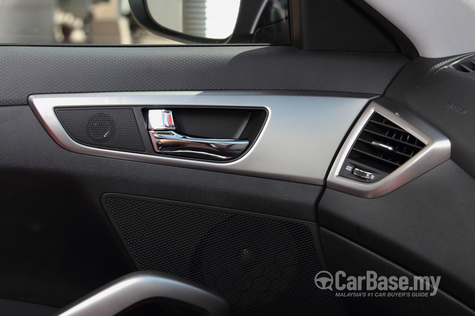 Hyundai Veloster Mk1  (2012) Interior