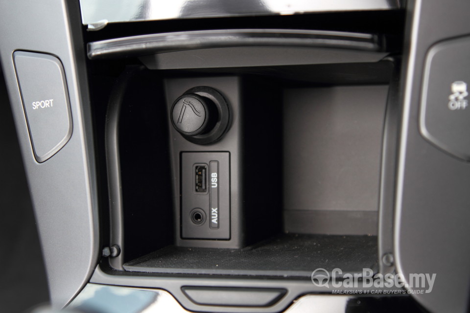 Hyundai i40 Tourer VF (2013) Interior
