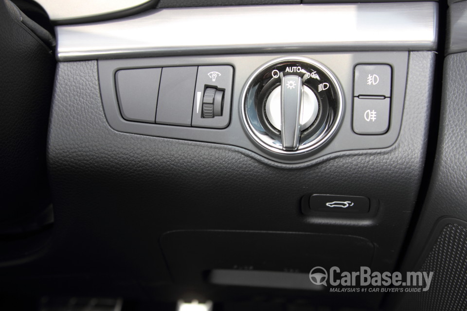 Hyundai i40 Tourer VF (2013) Interior