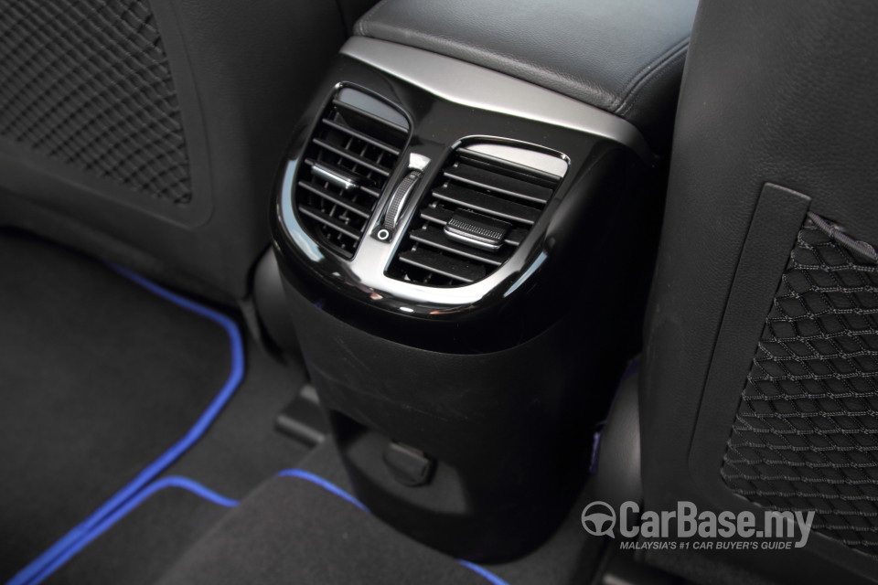 Hyundai i40 Tourer VF (2013) Interior