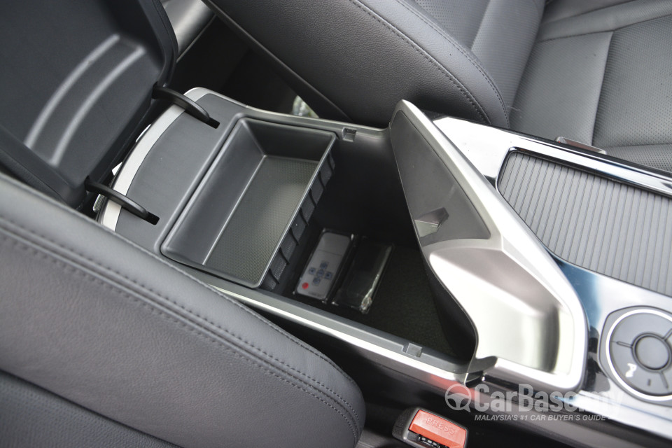 Hyundai i40 Tourer VF (2013) Interior