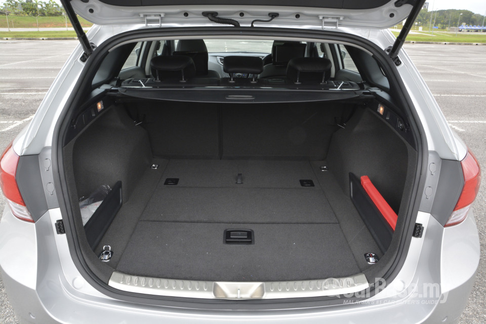 Hyundai i40 Tourer VF (2013) Interior