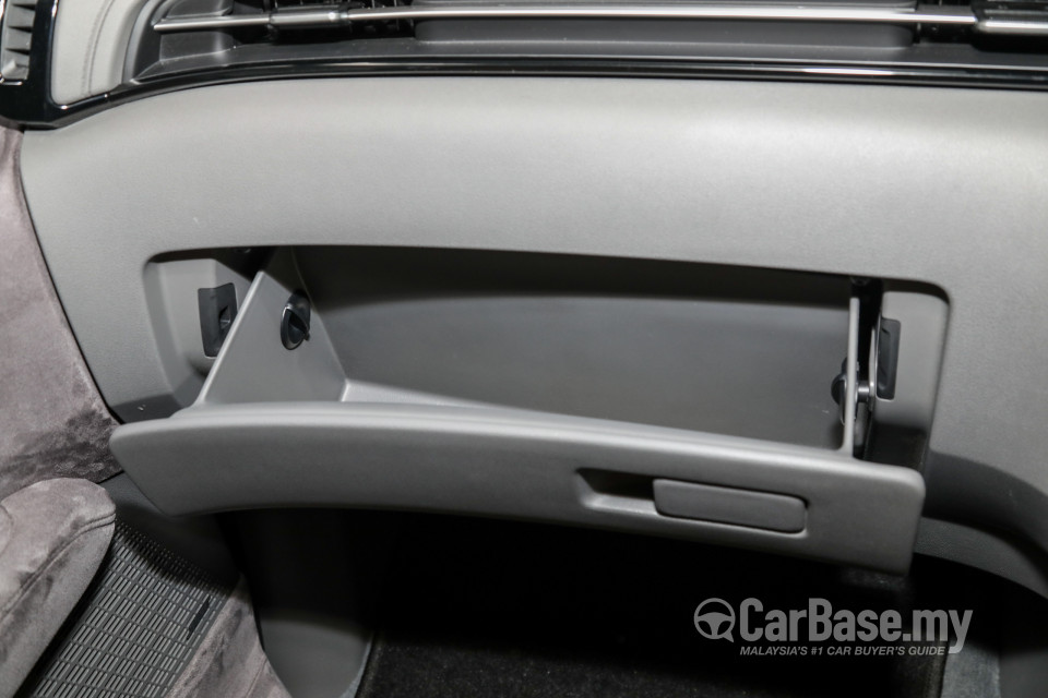 Hyundai Staria US4 (2021) Interior
