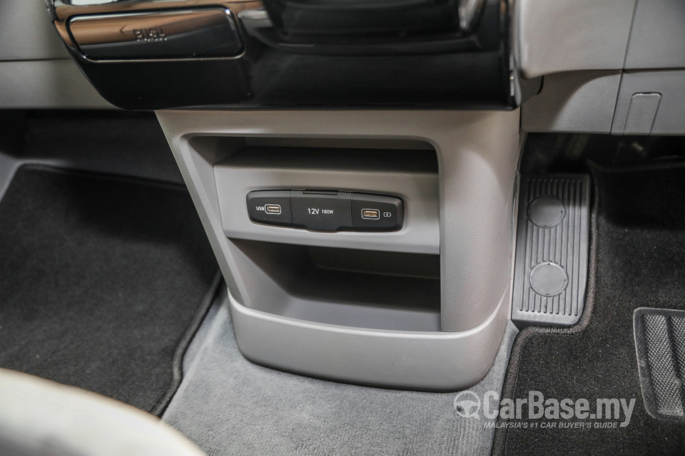 Hyundai Staria US4 (2021) Interior