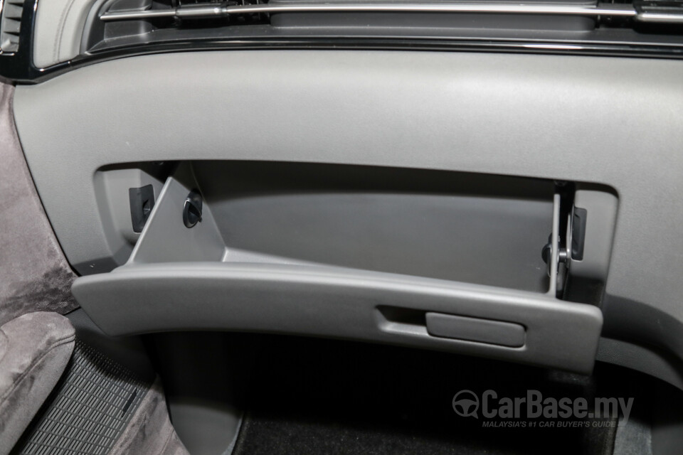 Hyundai Staria US4 (2021) Interior