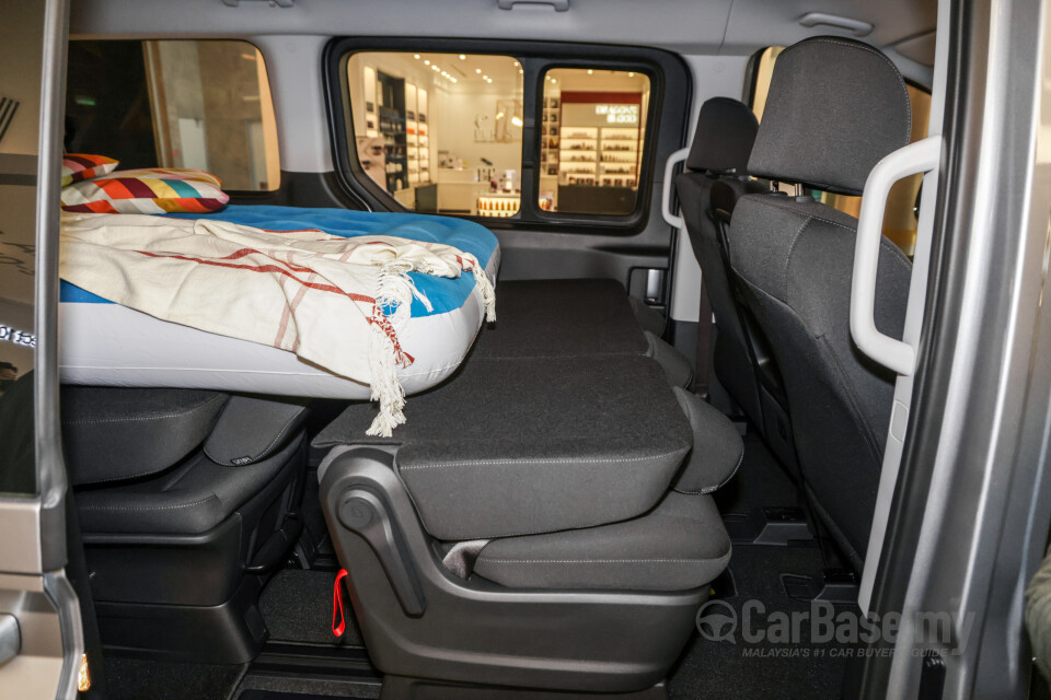 Hyundai Staria US4 (2021) Interior