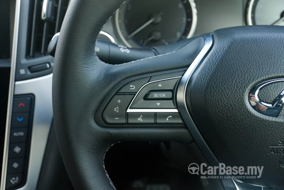 Infiniti Q60 CV37 (2017) Interior