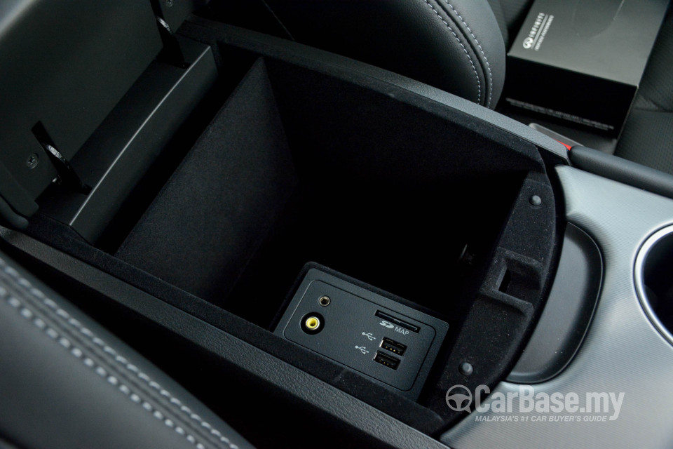 Infiniti Q60 CV37 (2017) Interior