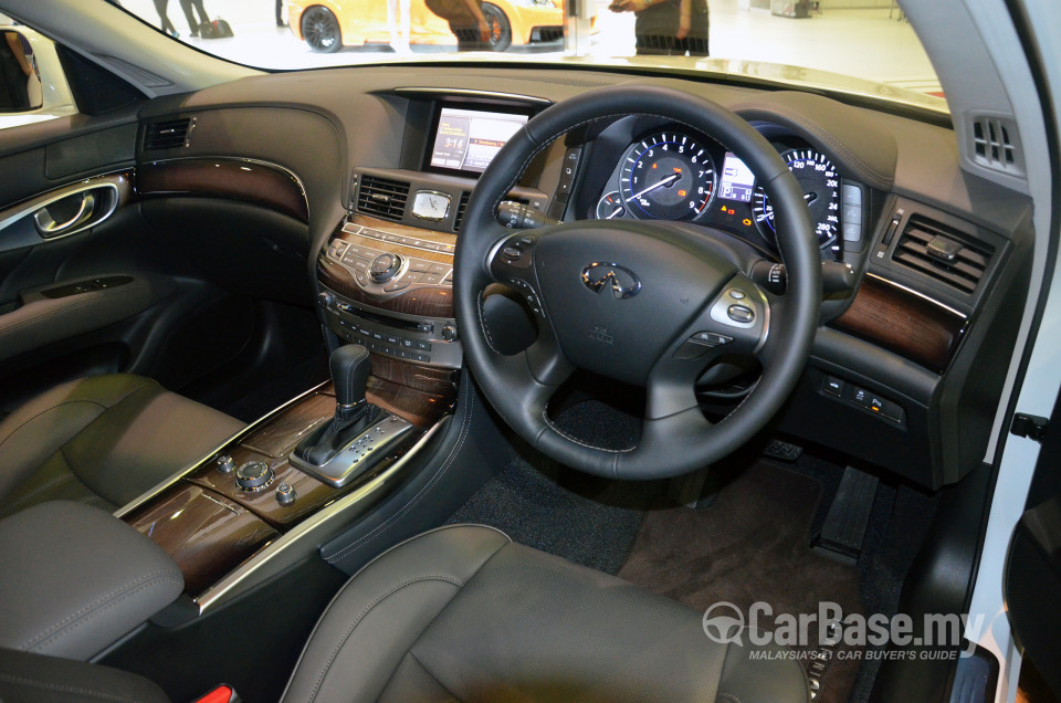 Infiniti Q70 Y51 (2014) Interior