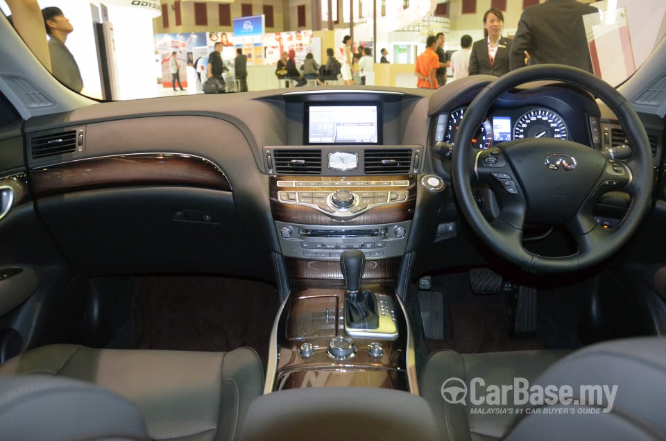 Infiniti Q70 Y51 (2014) Interior