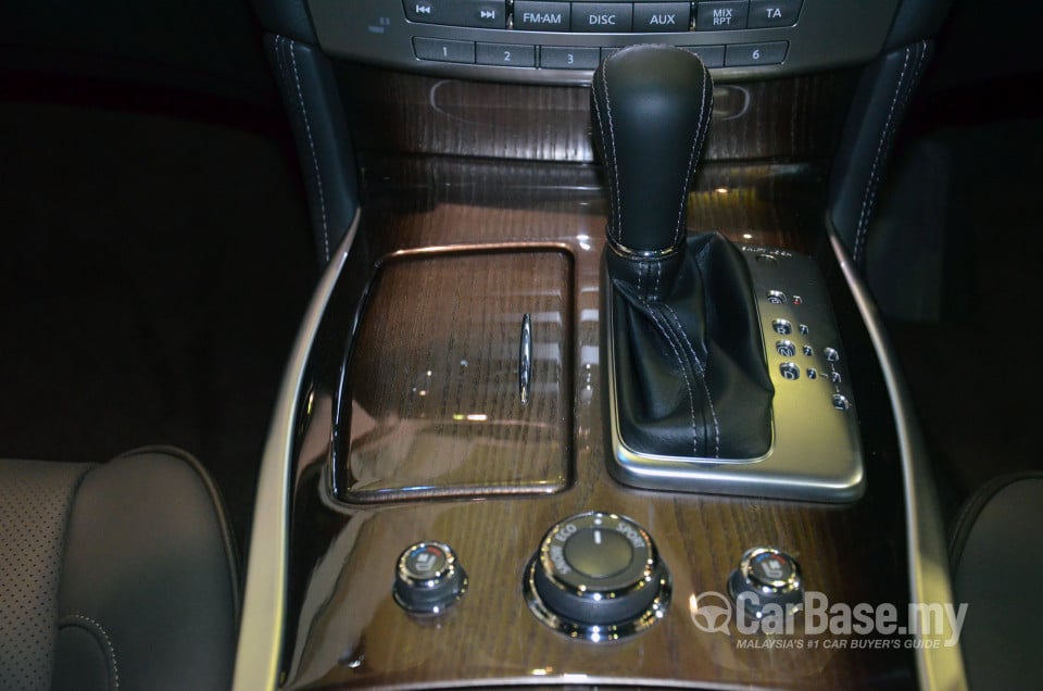 Infiniti Q70 Y51 (2014) Interior