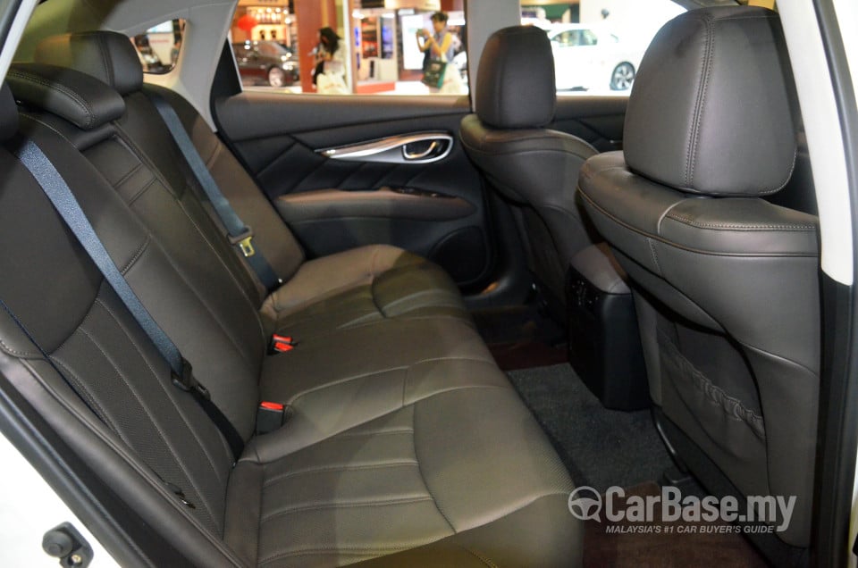 Infiniti Q70 Y51 (2014) Interior