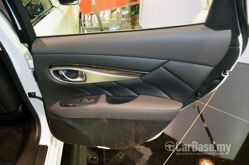 Infiniti Q70 Y51 (2014) Interior