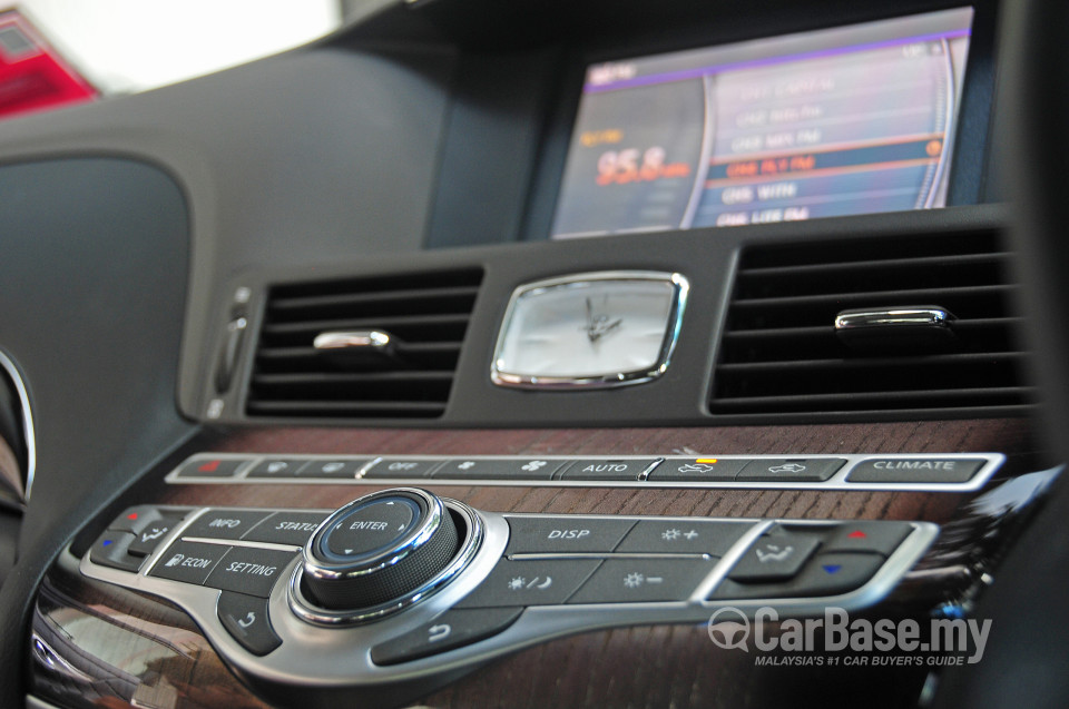 Infiniti Q70 Y51 (2014) Interior
