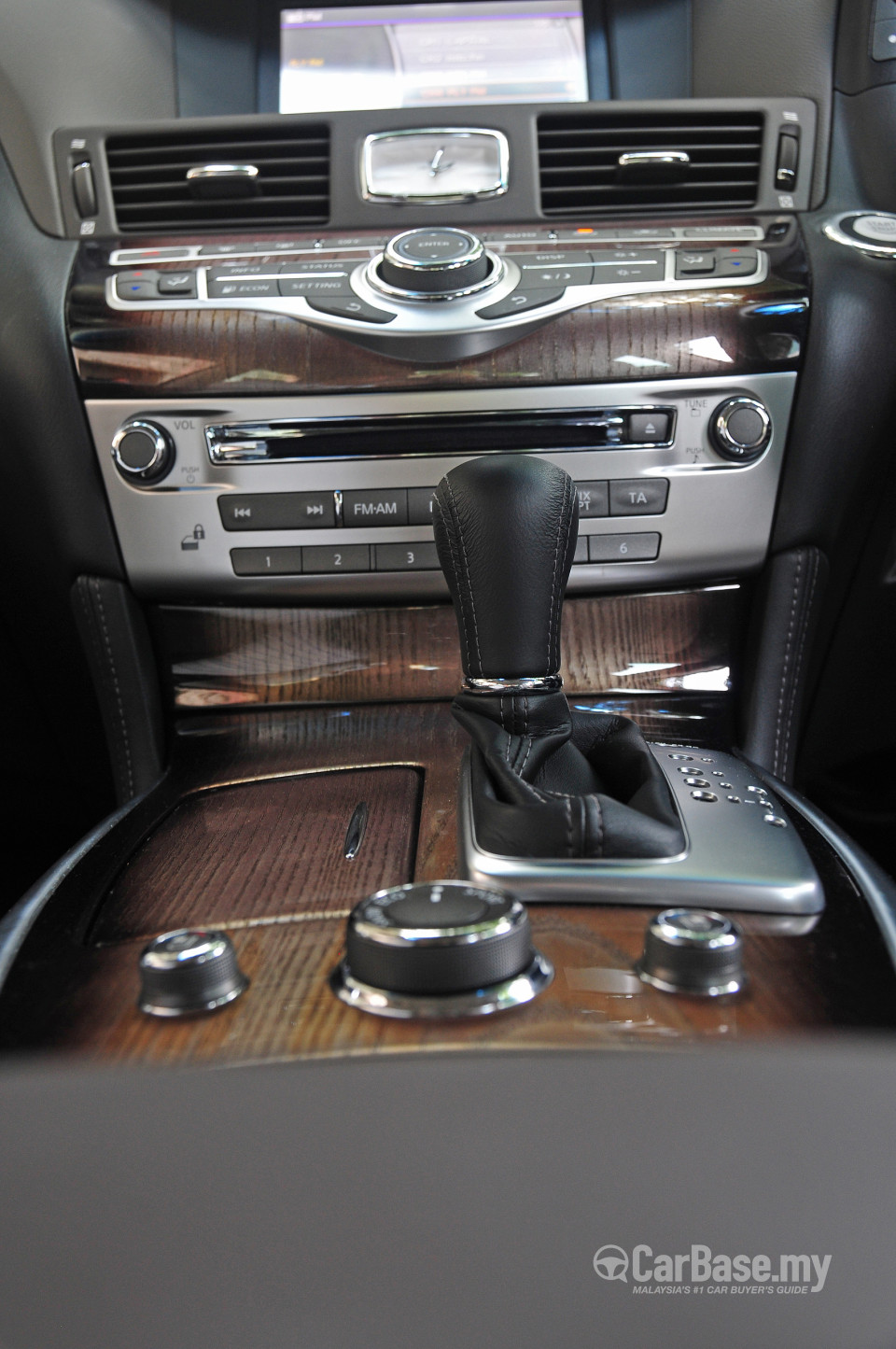 Infiniti Q70 Y51 (2014) Interior