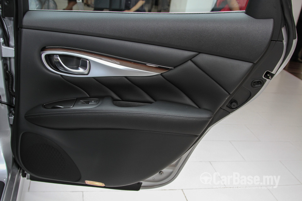 Infiniti Q70 Y51 Facelift (2015) Interior