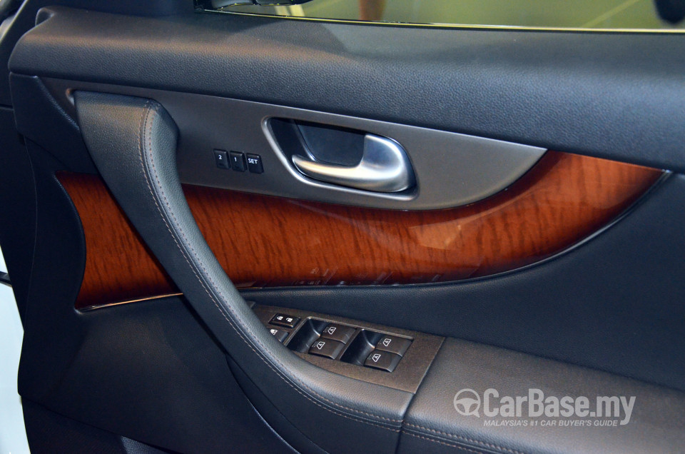 Infiniti QX70 S51 Facelift (2014) Interior