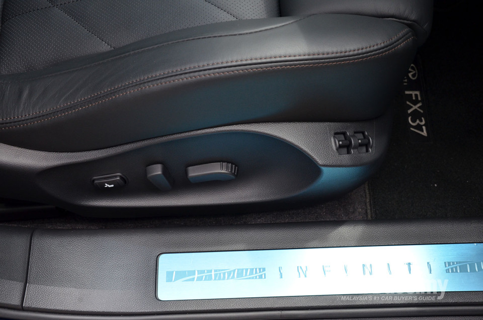 Infiniti QX70 S51 Facelift (2014) Interior