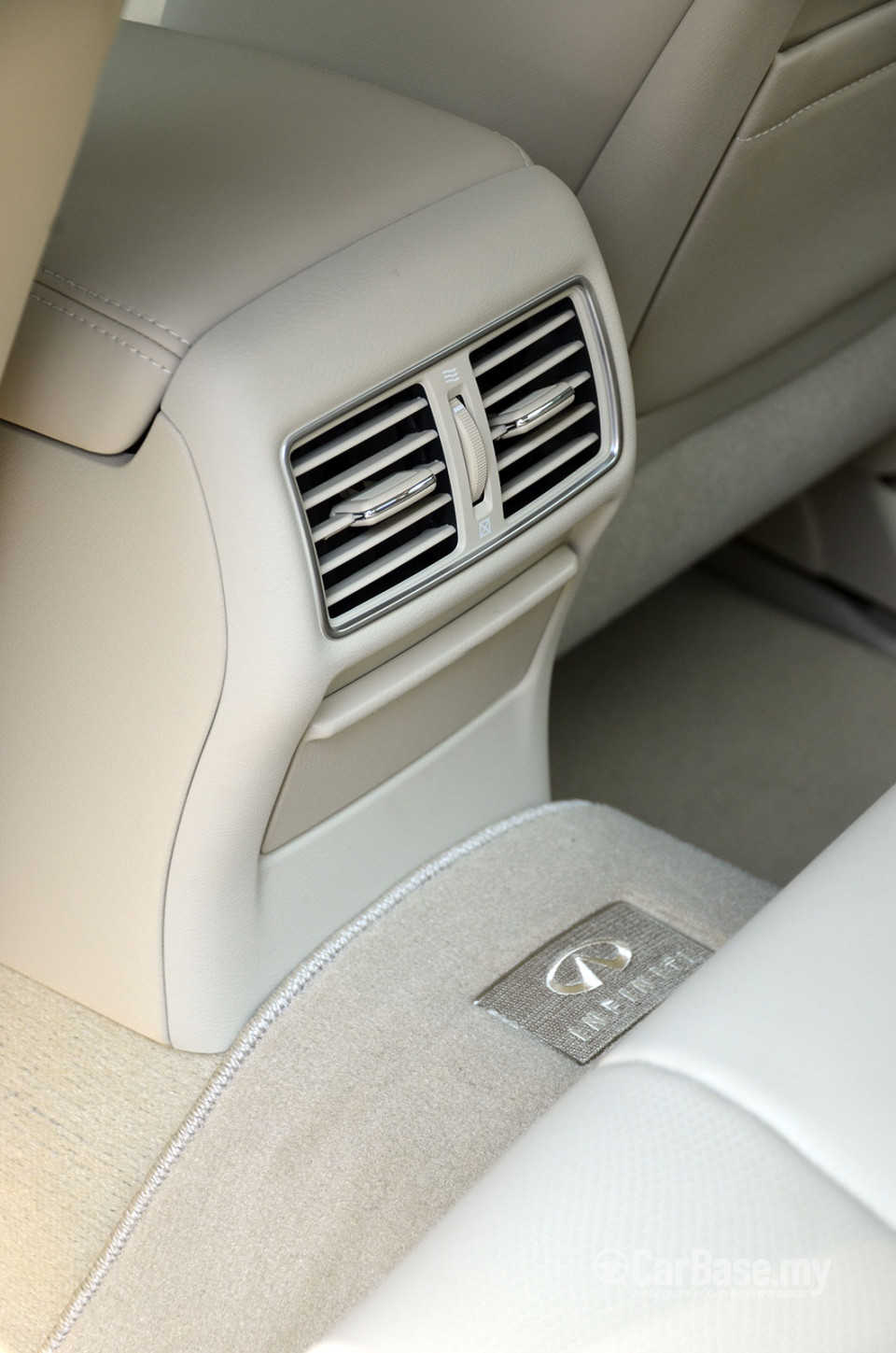Infiniti Q50 V37 (2014) Interior