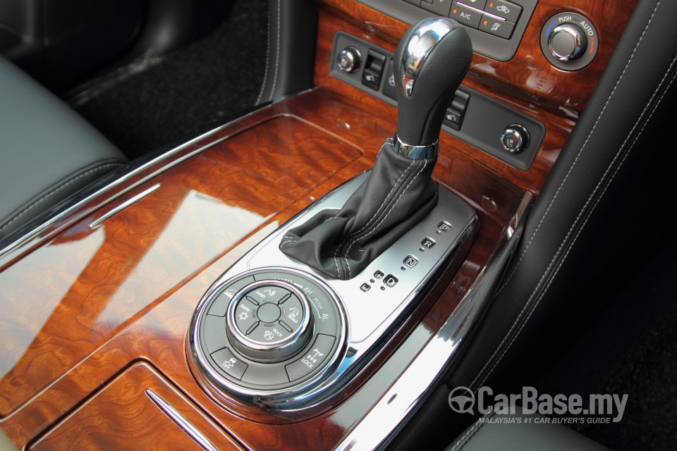 Infiniti QX80 Z62 Facelift (2015) Interior