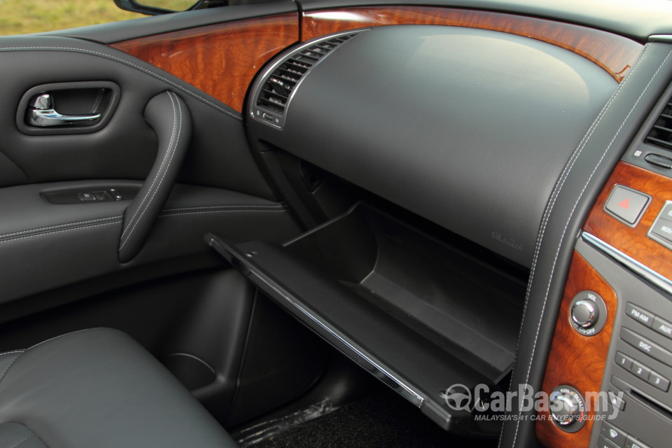 Infiniti QX80 Z62 Facelift (2015) Interior