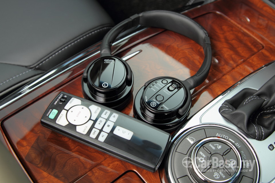 Infiniti QX80 Z62 Facelift (2015) Interior