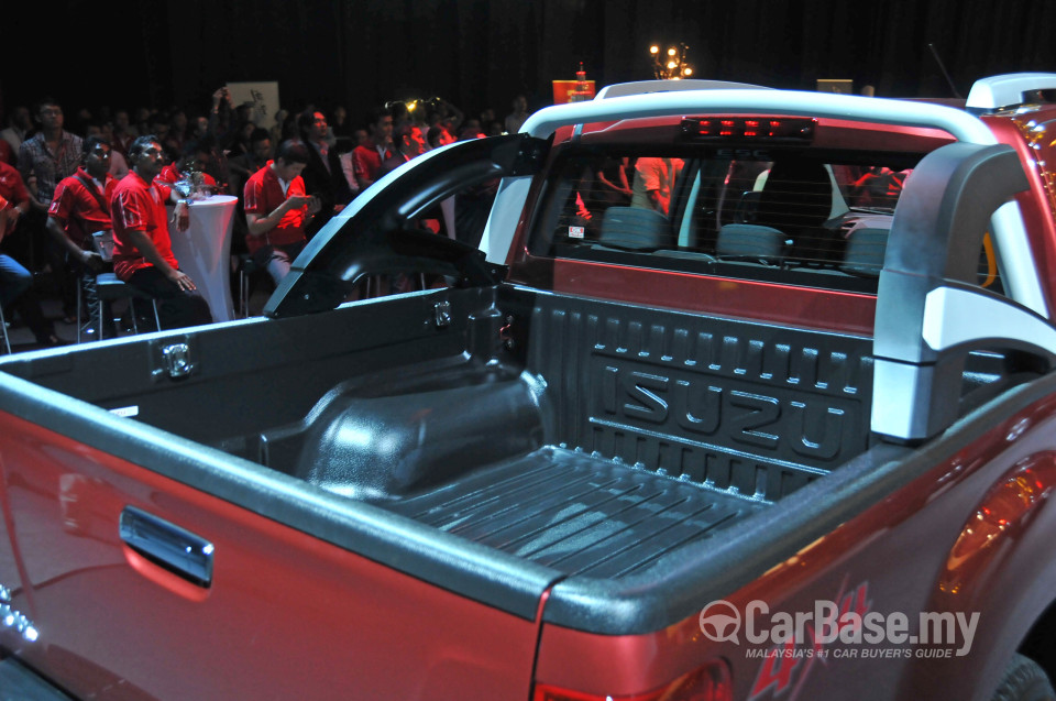 Isuzu D-MAX RT (2013) Exterior