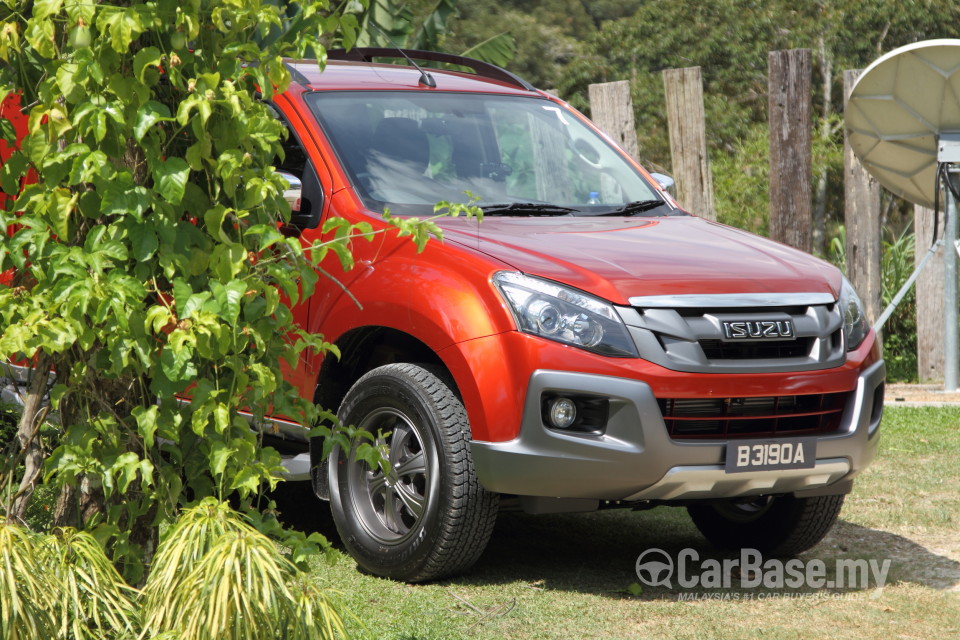 Isuzu D-MAX RT (2013) Exterior