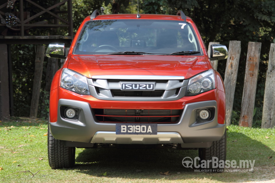 Isuzu D-MAX RT (2013) Exterior