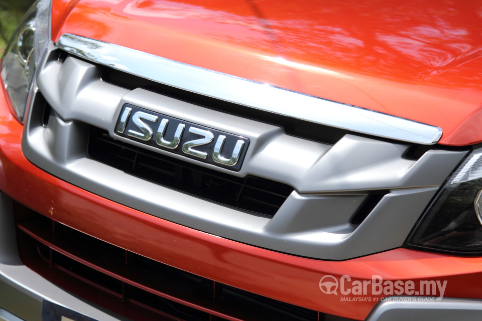 Isuzu D-MAX RT (2013) Exterior