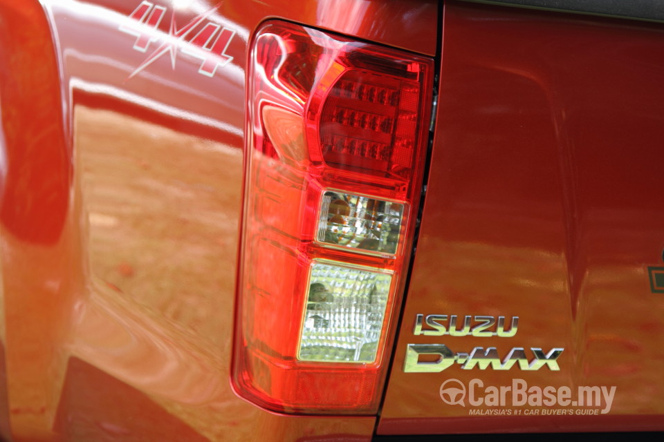 Isuzu D-MAX RT (2013) Exterior