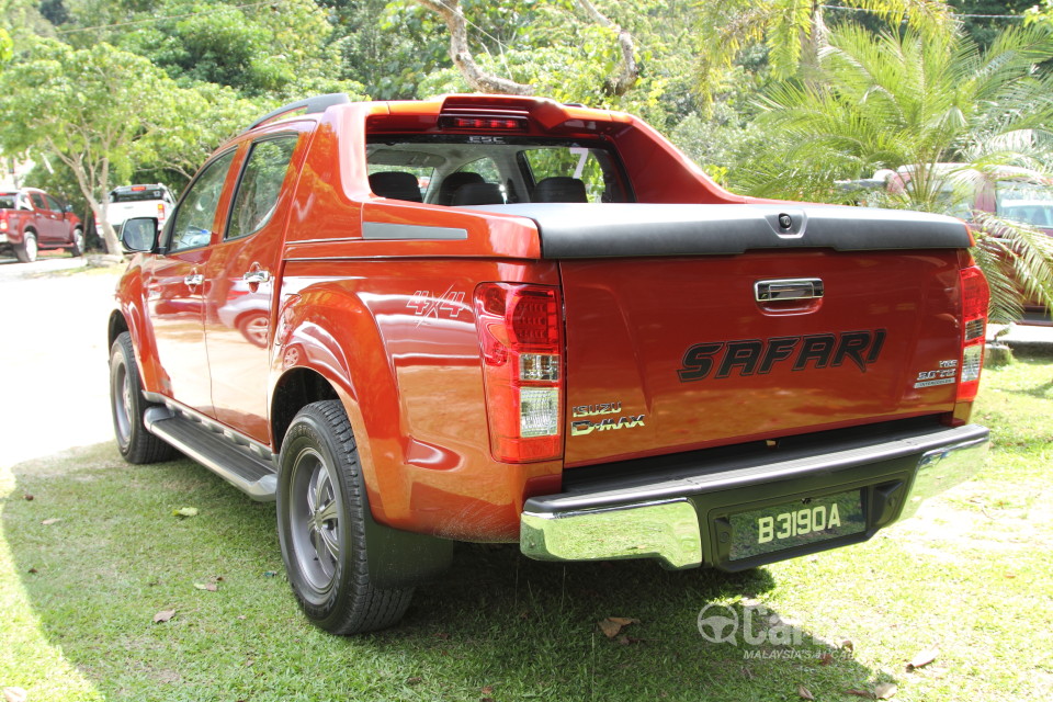 Isuzu D-MAX RT (2013) Exterior