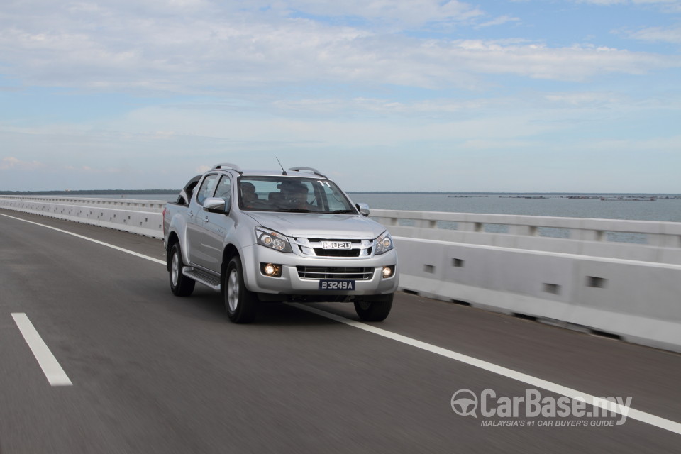 Isuzu D-MAX RT (2013) Exterior