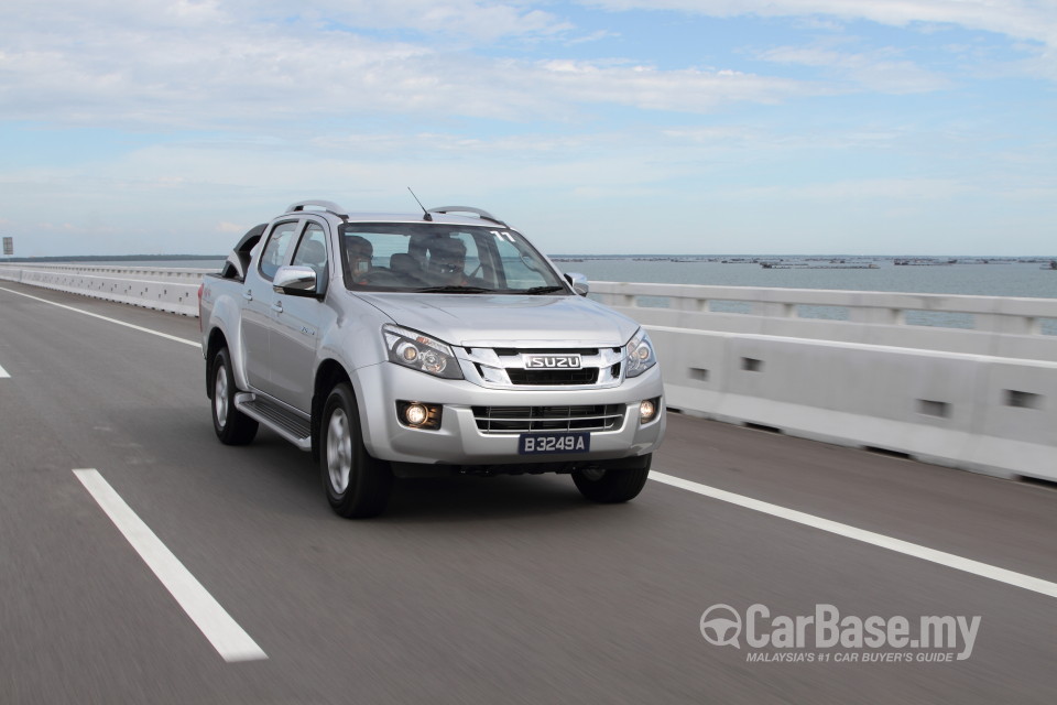 Isuzu D-MAX RT (2013) Exterior