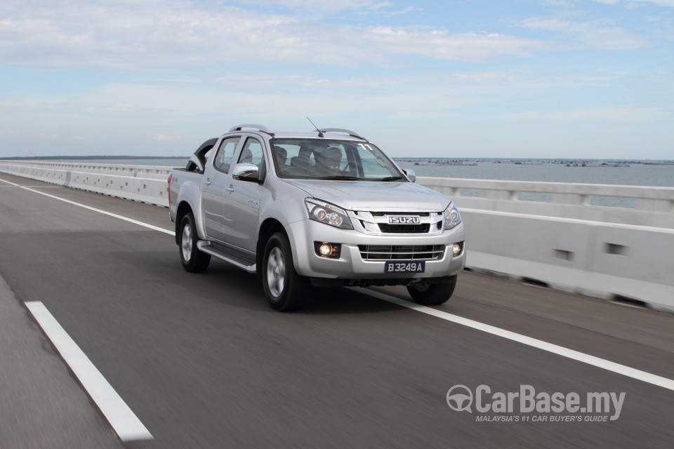 Isuzu D-MAX RT (2013) Exterior